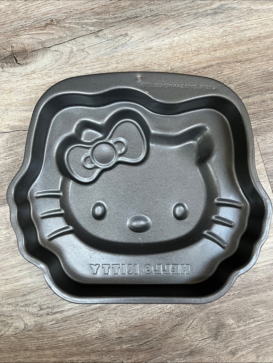 Hello Kitty Other - Sanrio Hello Kitty Gray Character Cake Mold